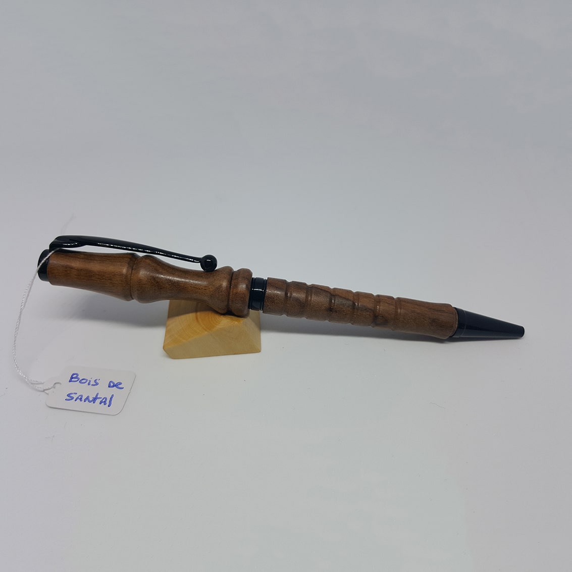 bois-de-santal-64c6b35c35dd4302946427.jpg