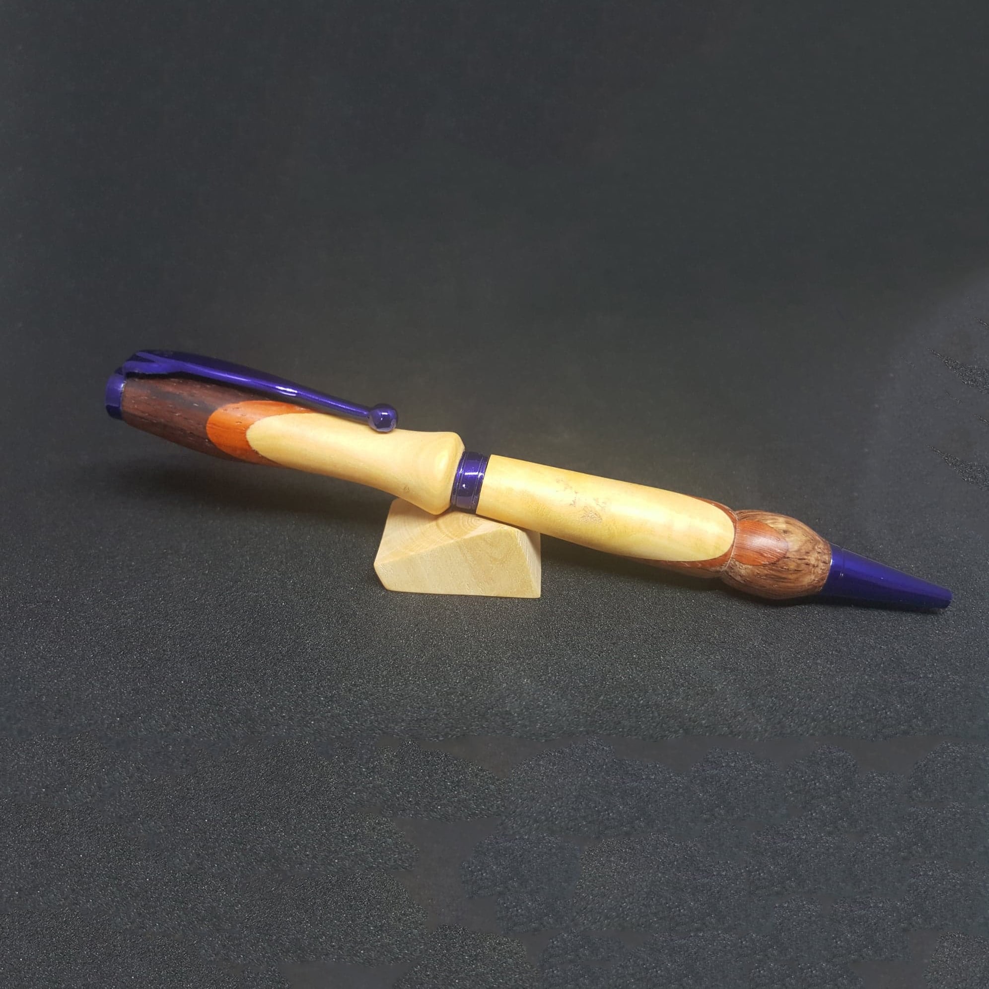 buis-palissandre-padouk-64c6a6d0eeb4e214324796.jpg
